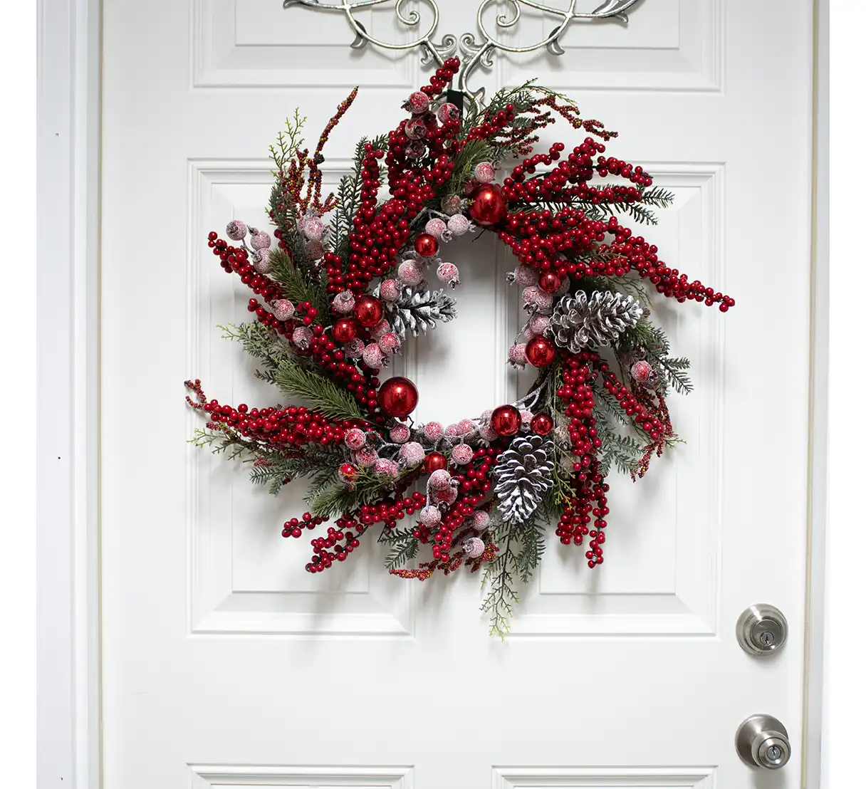 Perfect for doors, mantels, or walls, this wreath is an inviting decoration that captures the spirit of the season. Durable and timeless, it brings the serene beauty of winter indoors or outdoors, making it a versatile addition to your holiday decor.