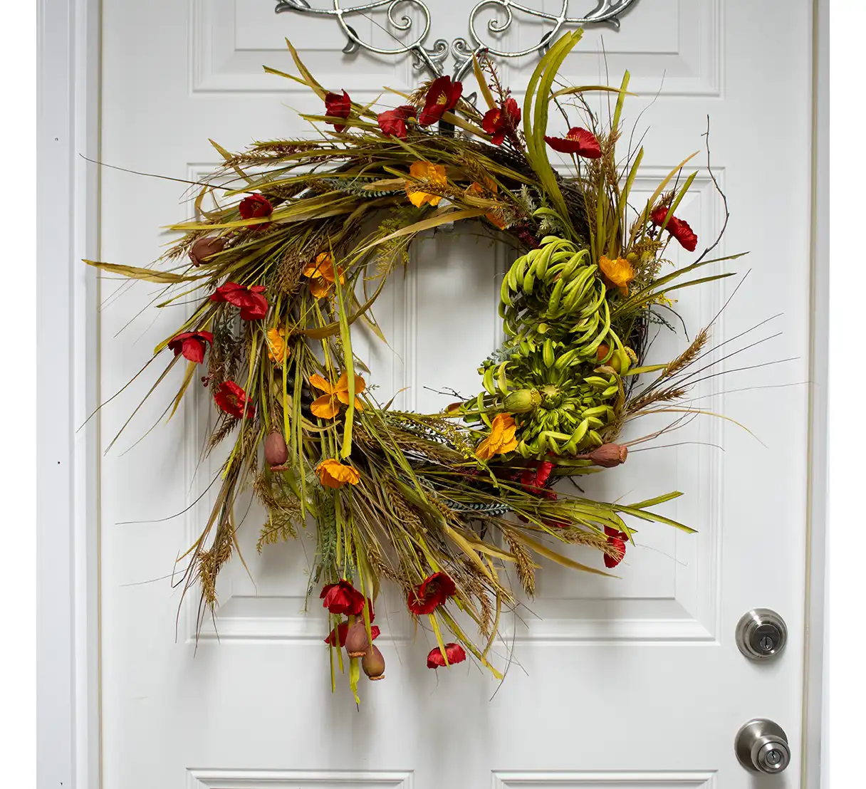 Perfectly suited for a front door or indoor display, this wreath radiates warmth and invites a sense of connection to nature. Durable and long-lasting, it’s a timeless piece that celebrates the beauty of the outdoors, making it a versatile and charming addition to your home.